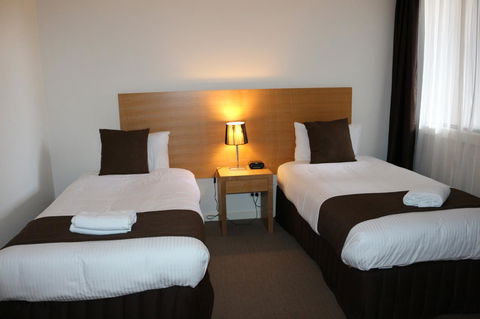 Bairnsdale International - Accommodation Sunshine Coast 26