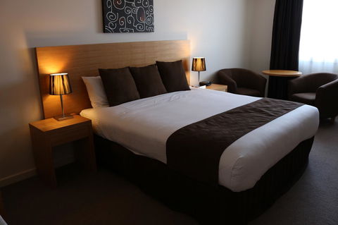 Bairnsdale International - Accommodation Sunshine Coast 11
