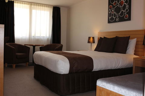 Bairnsdale International - Accommodation Sunshine Coast 21
