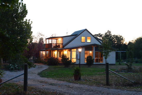 Beechworth Cedar Cottages - Accommodation Sunshine Coast 14