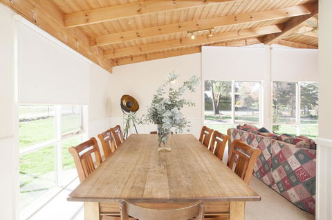 Beechworth Cedar Cottages - Accommodation Sunshine Coast 3