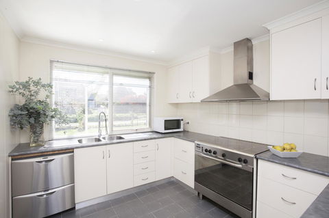 Beechworth Cedar Cottages - Accommodation Sunshine Coast 4