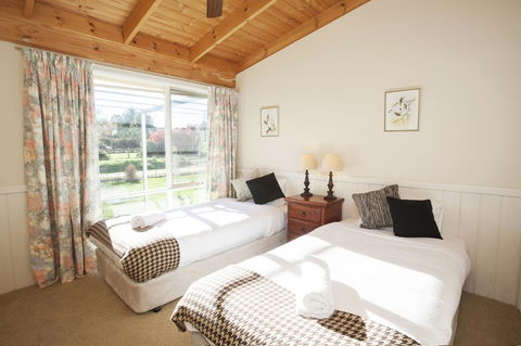Beechworth Cedar Cottages - Accommodation Sunshine Coast 10