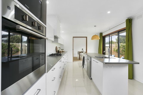 Fairhills - NEW LISTING, Beautifully Styled - Accommodation Sunshine Coast 2