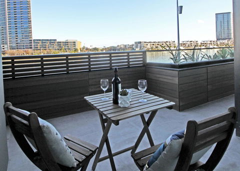 Auzzie Apartments Docklands, Melbourne - Accommodation Sunshine Coast 3