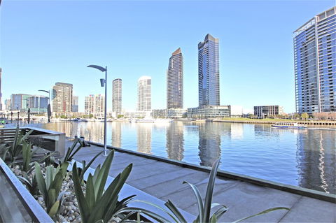 Auzzie Apartments Docklands, Melbourne - Accommodation Sunshine Coast 1
