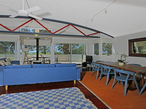 The Boathouse - Comfortable Beachfront Home - Accommodation Sunshine Coast 3