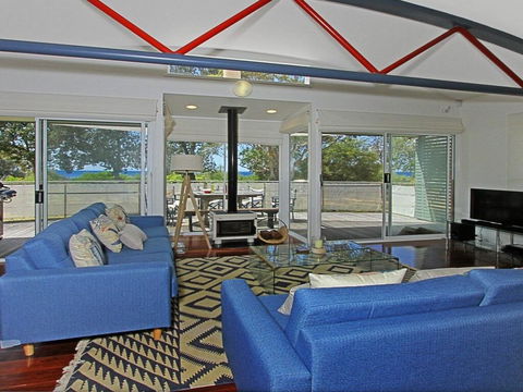 The Boathouse - Comfortable Beachfront Home - Accommodation Sunshine Coast 1