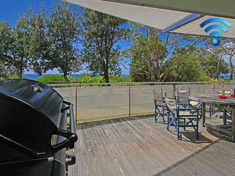 The Boathouse - Comfortable Beachfront Home - Accommodation Sunshine Coast 0