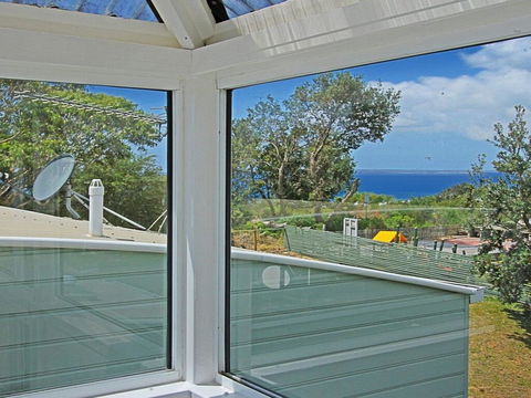 The Boathouse - Comfortable Beachfront Home - Accommodation Sunshine Coast 2