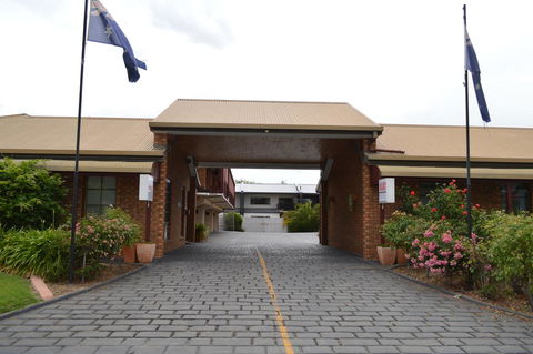 The Cottage Motor Inn Albury - Accommodation Sunshine Coast 0