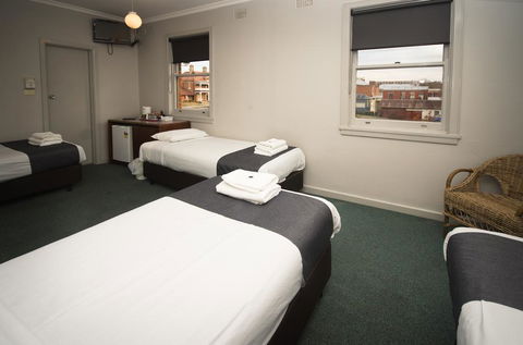 The George Hotel - Accommodation Sunshine Coast 1