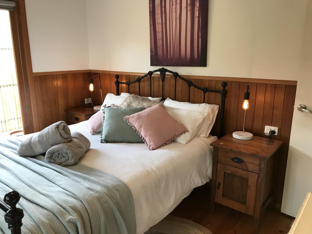 Wattle Glen VIC Accommodation Sunshine Coast