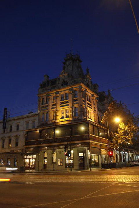 The Hotel Shamrock - Accommodation Sunshine Coast 3