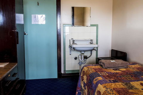 The Imperial Hotel - Accommodation Sunshine Coast 2