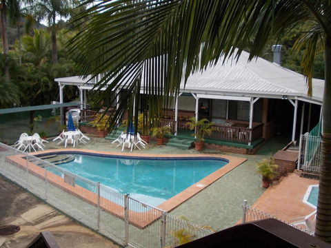 The Islands Inn Motel - Accommodation Sunshine Coast 0