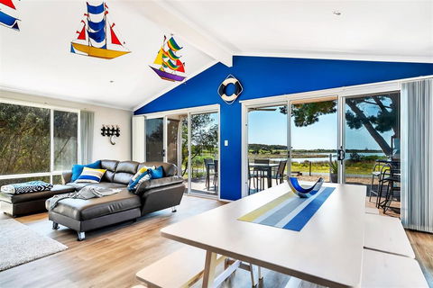 The Lakehouse - Accommodation Sunshine Coast 0