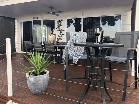 The Lakehouse - Accommodation Sunshine Coast 2