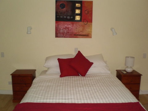 The Lakehouse Manor - Accommodation Sunshine Coast 0