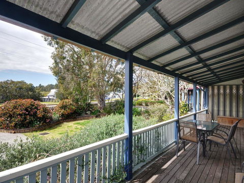 The Lakes Cottage - Accommodation Sunshine Coast 2