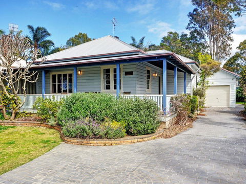 The Lakes Cottage - Accommodation Sunshine Coast 0