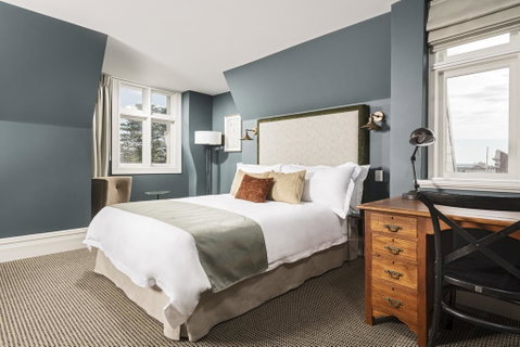 The National Hotel - Accommodation Sunshine Coast 1