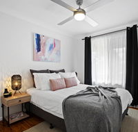 The Neo stylish central apartment with aircon courtyard and Netflix - Accommodation Sunshine Coast