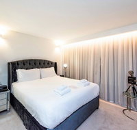 The Nest - Hollywood Style Space with Roof Terrace - Accommodation Sunshine Coast