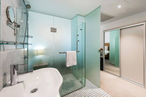 The Nest - Modern Room In Northbridge With Roof Terrace - Accommodation Sunshine Coast 3