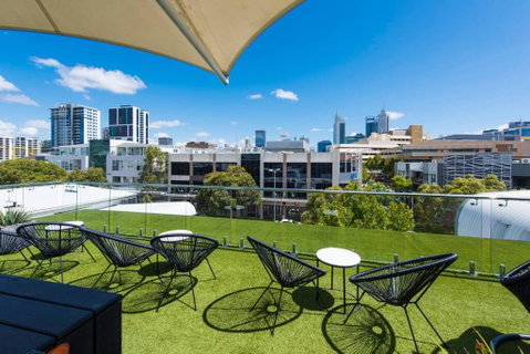 The Nest - Smart Suite On Newcastle St With Rooftop Views - Accommodation Sunshine Coast 3