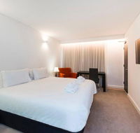 The Nest - Spacious Studio on Newcastle St with Roof Terrace - Accommodation Sunshine Coast