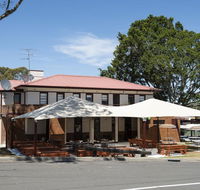 The Oaks Hotel - Accommodation Sunshine Coast