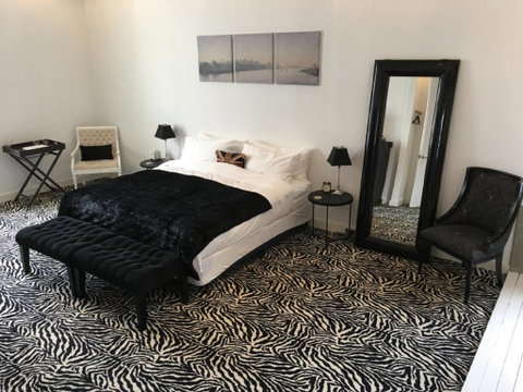 The Pakenham - Accommodation Sunshine Coast 1