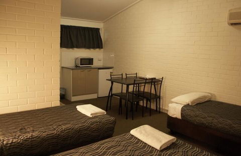 The Plains Motor Inn - Accommodation Sunshine Coast 3