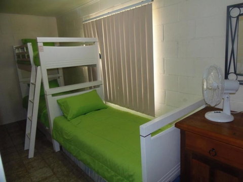 The Red Piranha - Rainbow Beach, Close To Everything, Air Con And Pet Friendly - Accommodation Sunshine Coast 2