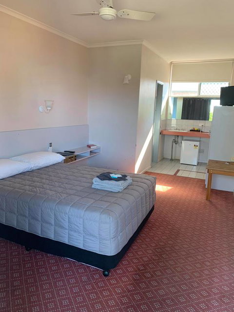 The Royal Motel - Accommodation Sunshine Coast 0