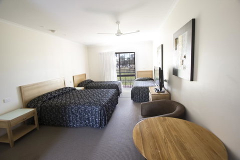Tocumwal Golf Resort - Accommodation Sunshine Coast 2