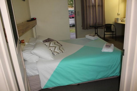 Tocumwal Hotel Motel (The Palms) - Accommodation Sunshine Coast 0