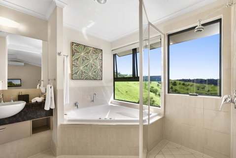 Top Of The Hill - Accommodation Sunshine Coast 2