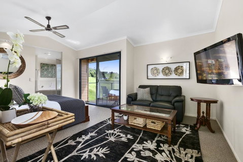 Top Of The Hill - Accommodation Sunshine Coast 1