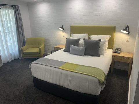 Town Square Motel - Accommodation Sunshine Coast 1