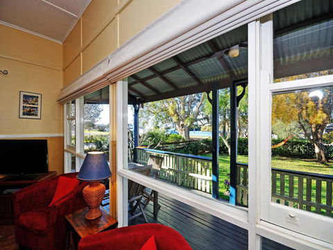 Traditional Three Bedroom Home With Water Views - Accommodation Sunshine Coast 0