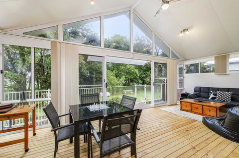 TRANQUIL AT HIBBARD - Accommodation Sunshine Coast 0
