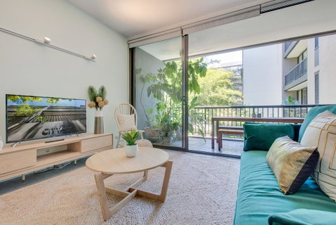 Tranquil Contemporary Hideaway In Hippest Area - Accommodation Sunshine Coast 0