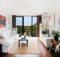 Treetop Retreat Five Minute Stroll To The Beach - Accommodation Sunshine Coast