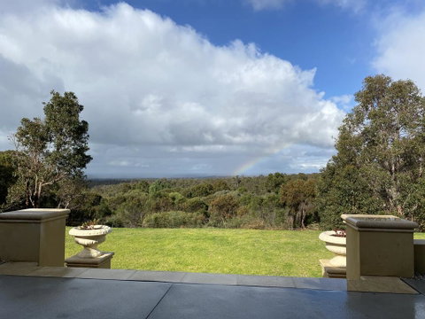 Treetops Holiday Retreat - Accommodation Sunshine Coast 1
