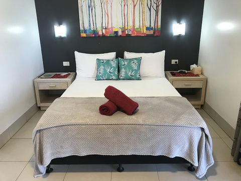 Tropical Lodge - Accommodation Sunshine Coast 2