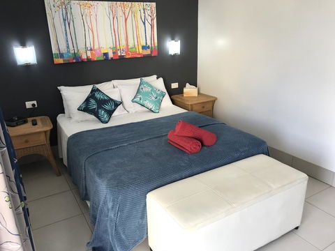 Tropical Lodge - Accommodation Sunshine Coast 0