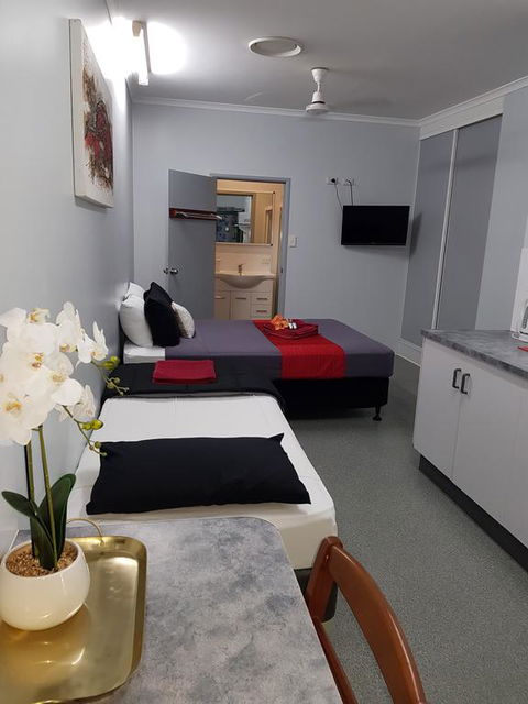 Tropical Lodge - Accommodation Sunshine Coast 3