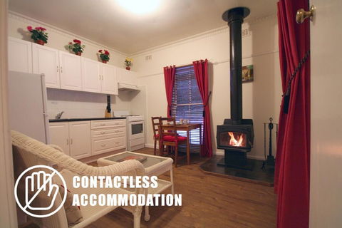 Tudor Cottages - Accommodation Sunshine Coast 1